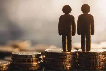 Foto: Figuren auf Münzstapel